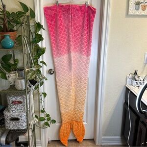 Pillowfort Fuzzy Pink and Orange Plush Mermaid Tail Blanketing